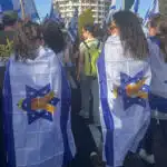 דגל ישראל וסימן החזרת החטופים עלין באדיבות מטה החטופים